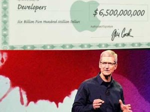 tim-cook-also-has-a-cleaner-signature-which-indicates-family-pride