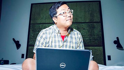 art-Ben-working-on-XPS-12-Convertible-Ultrabook-on-bed-420x0