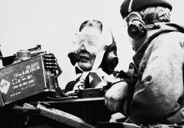 thatcher-sits-in-the-commanders-cupola-of-a-chieftain-on-a-visit-to-troops-in-west-germany-in-1983
