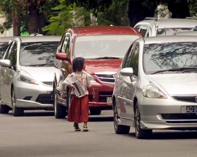 100311anak-penjual-koran1-