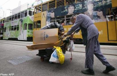 20131003_oldlady_hongkong_afp