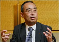 6_2013102101235898666Leader