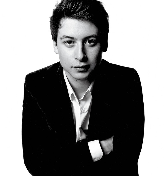 BN-AC255_mag111_OZ_20131022154135