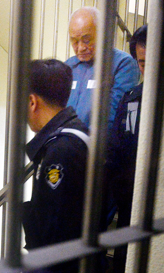 °ËÂû Á¶»ç ¹Þ°í ³ª¿À´Â ÇãÀçÈ£ Àü È¸Àå